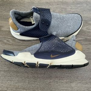 Nike sock dart women 862412-400